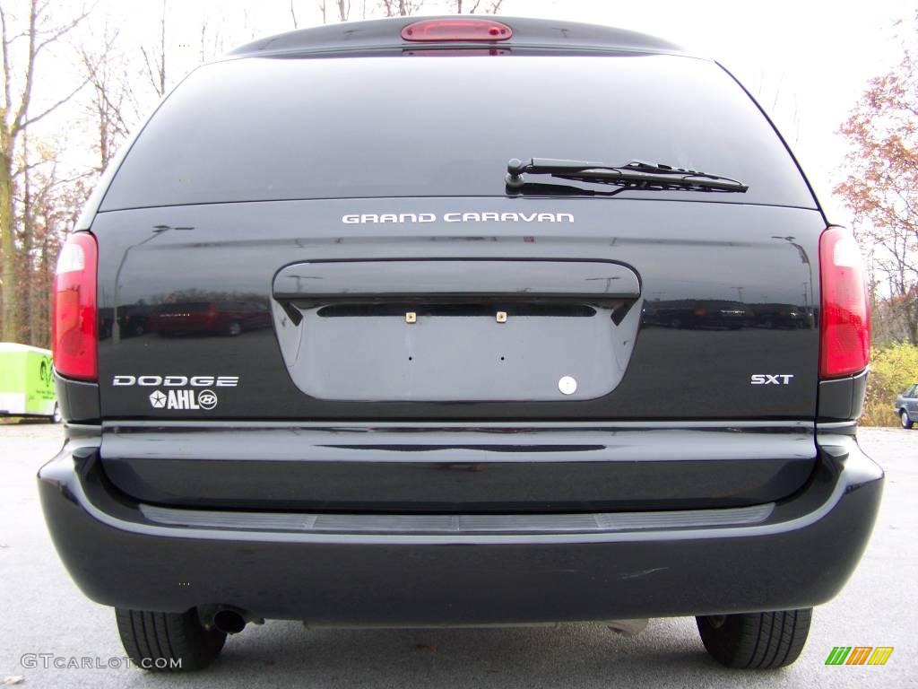 2007 Grand Caravan SXT - Brilliant Black Crystal Pearl / Medium Slate Gray photo #4