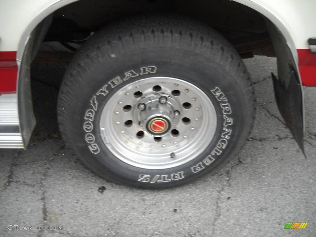 1991 F150 XLT Regular Cab - Scarlet Red / Scarlet Red photo #13