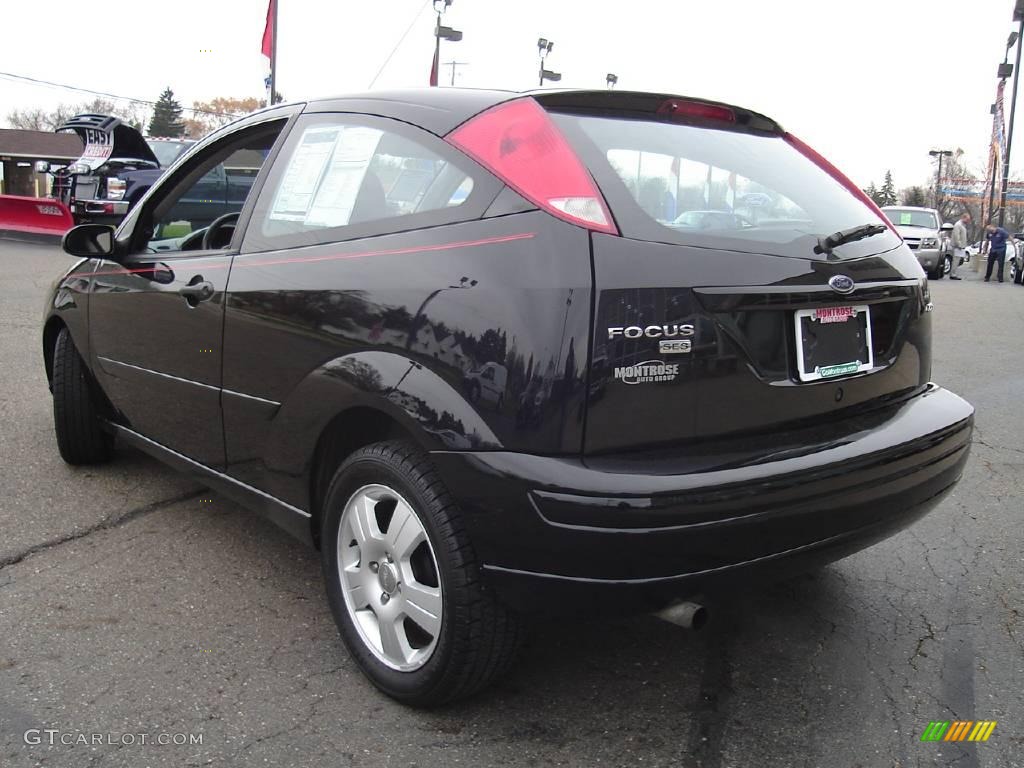 2005 Focus ZX3 SES Coupe - Pitch Black / Dark Flint/Light Flint photo #3