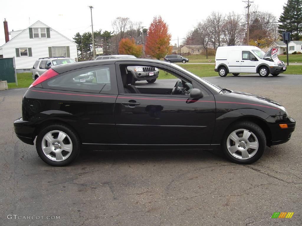 2005 Focus ZX3 SES Coupe - Pitch Black / Dark Flint/Light Flint photo #6