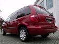 2007 Inferno Red Crystal Pearl Chrysler Town & Country   photo #3