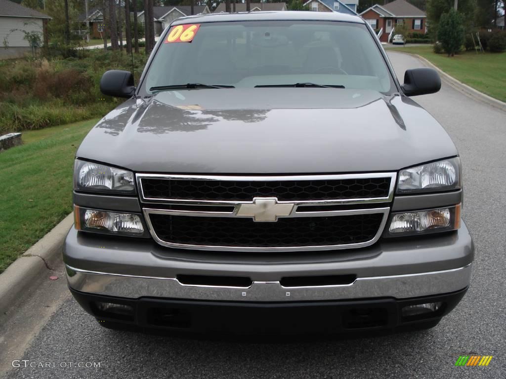 2006 Silverado 1500 Z71 Crew Cab 4x4 - Graystone Metallic / Medium Gray photo #3