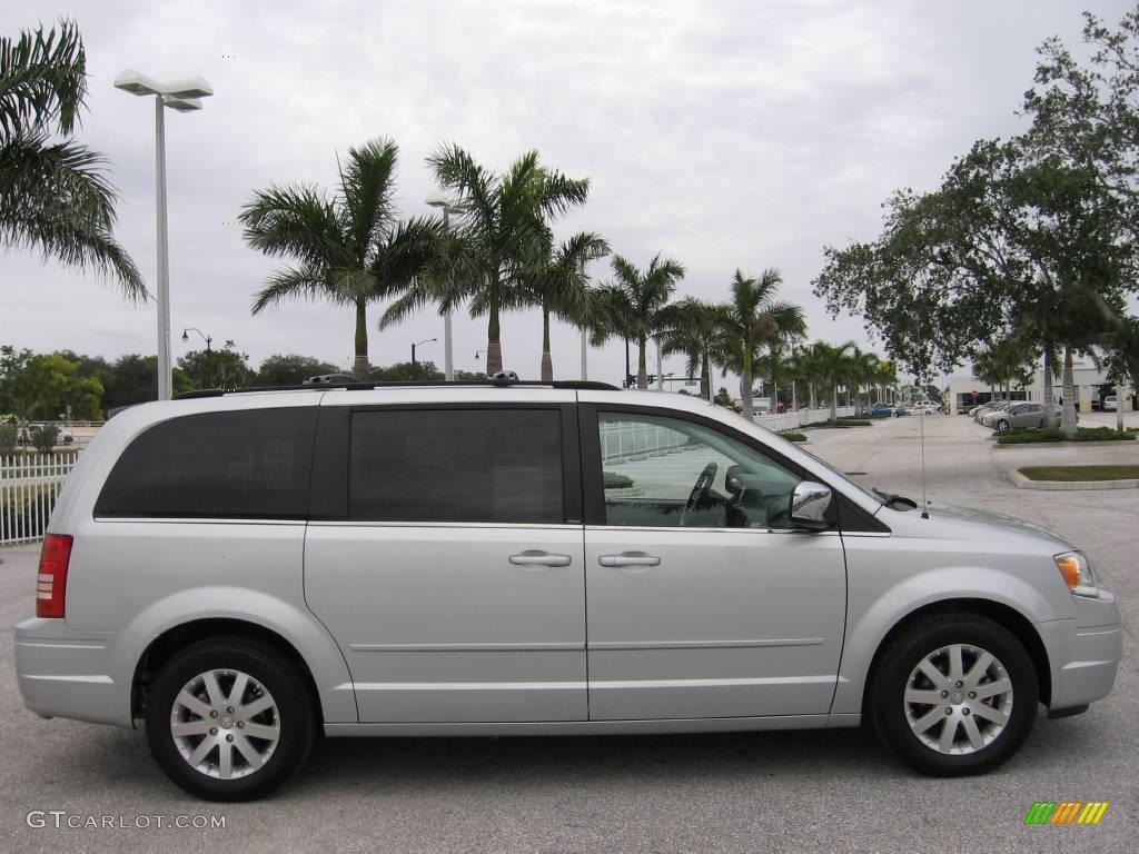 2008 Town & Country Touring - Bright Silver Metallic / Medium Slate Gray/Light Shale photo #3