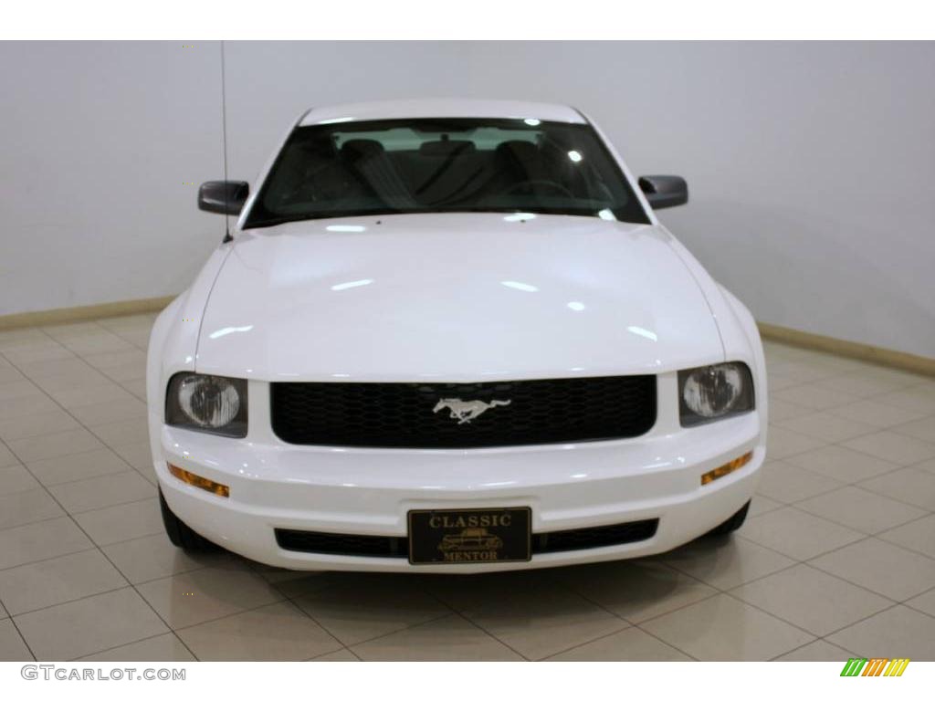 2006 Mustang V6 Deluxe Coupe - Performance White / Dark Charcoal photo #2