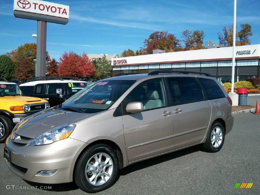 2006 Sienna XLE - Desert Sand Mica / Taupe photo #1