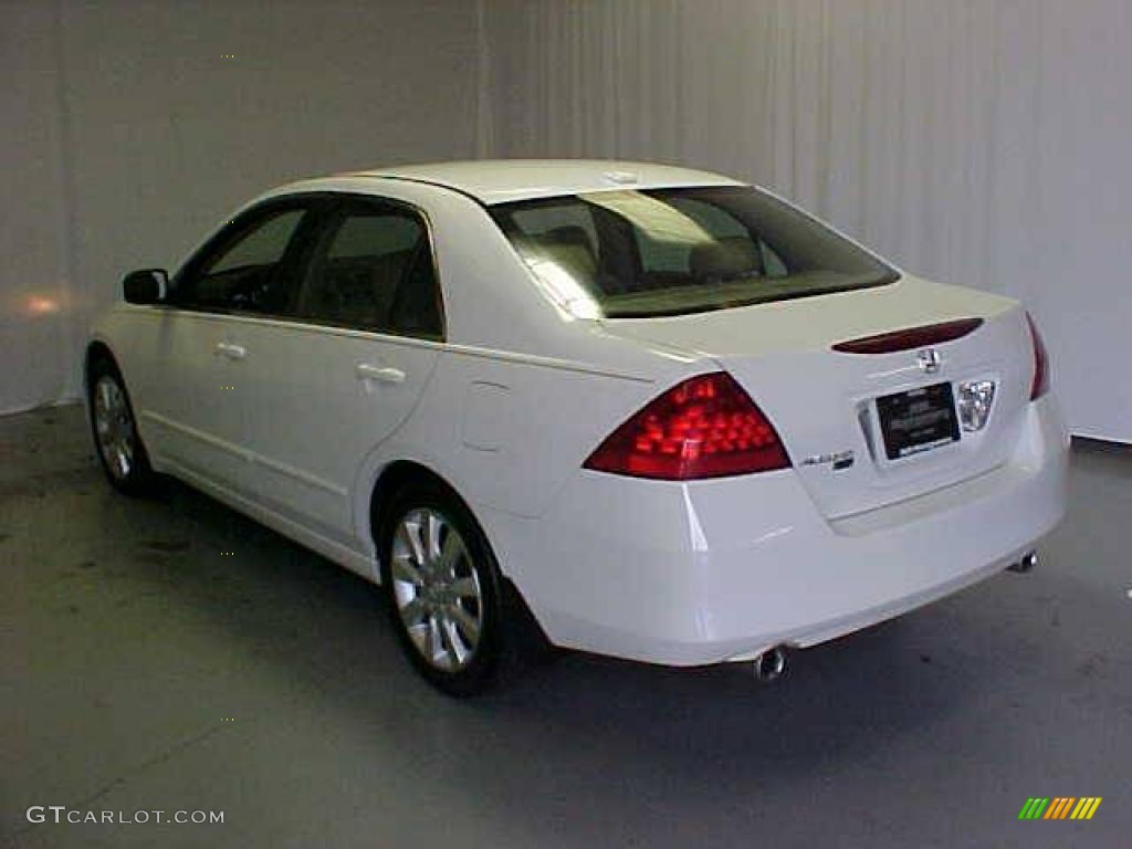 2007 Accord EX-L V6 Sedan - Taffeta White / Ivory photo #23