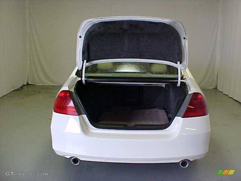2007 Accord EX-L V6 Sedan - Taffeta White / Ivory photo #24