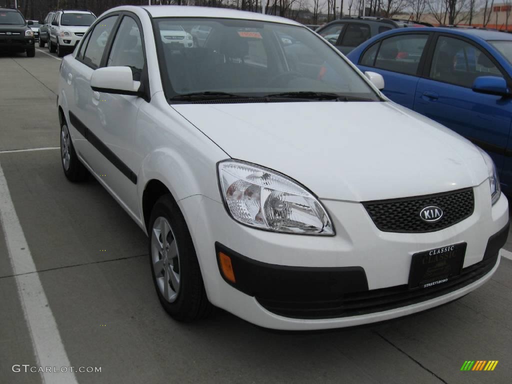 Clear White Kia Rio