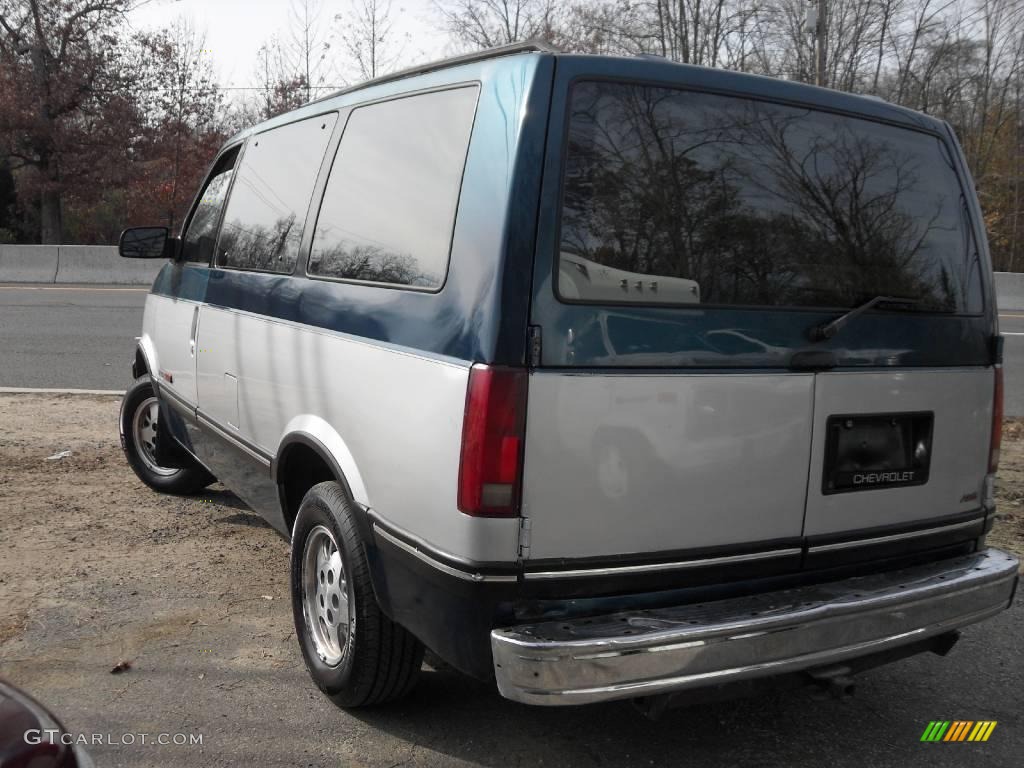 1993 Astro EXT - Indigo Blue Metallic / Gray photo #7