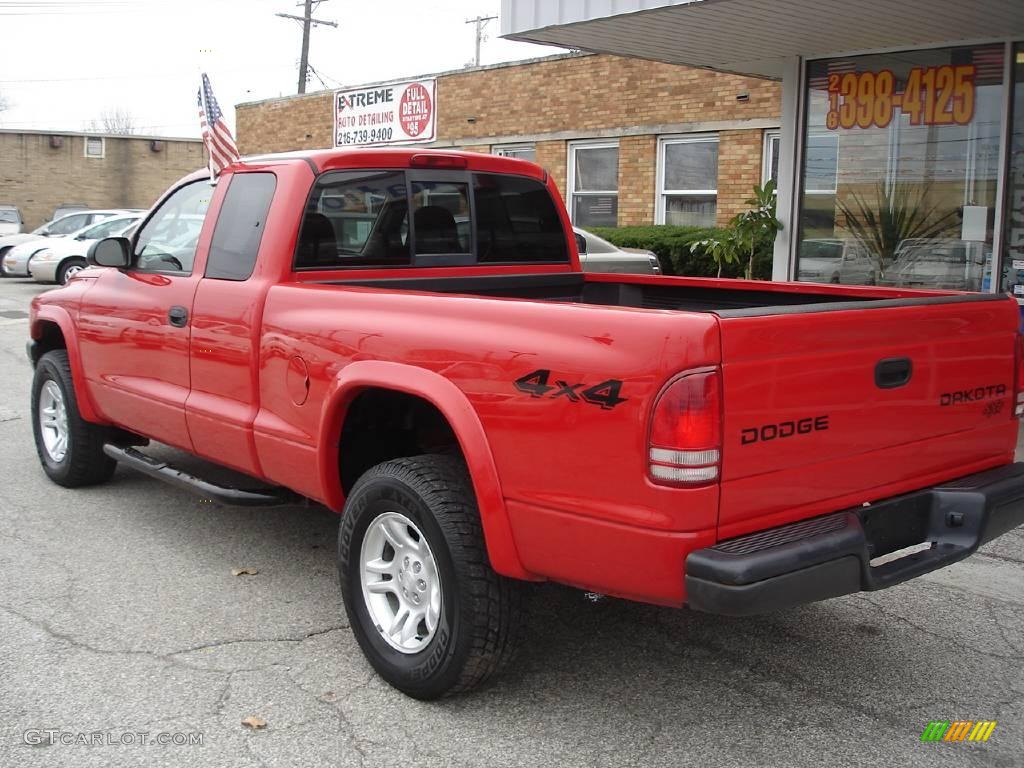 2003 Dakota SXT Club Cab 4x4 - Flame Red / Dark Slate Gray photo #7