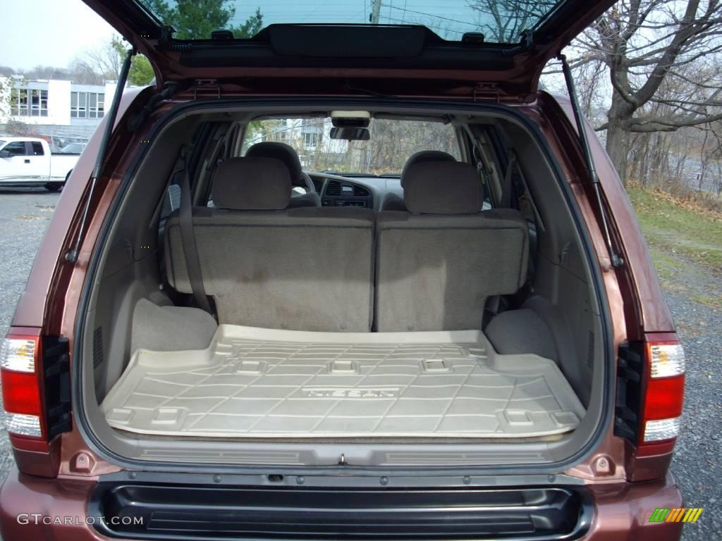 2004 Nissan Pathfinder SE 4x4 Trunk Photo #21475345