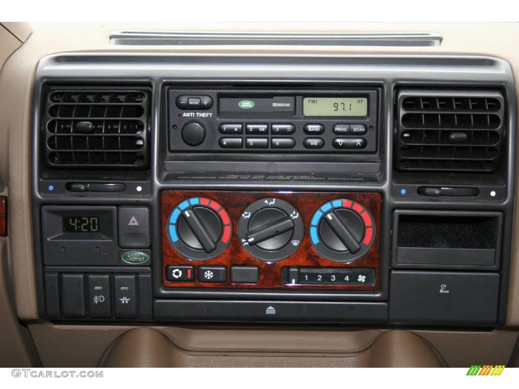 1997 Discovery SE - Charleston Green Metallic / Bahama Beige photo #15