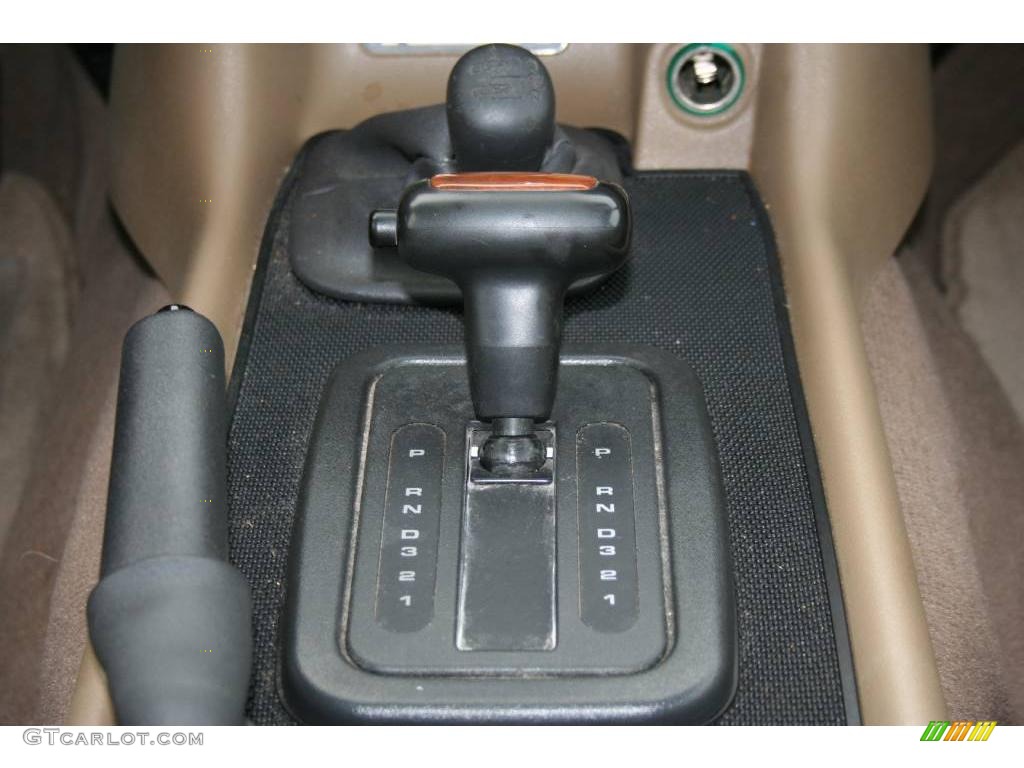 1997 Discovery SE - Charleston Green Metallic / Bahama Beige photo #16