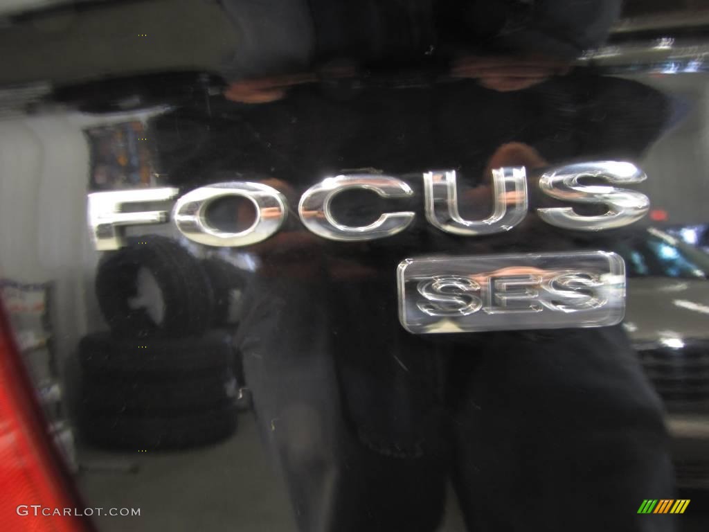 2005 Focus ZX4 SES Sedan - Pitch Black / Dark Flint/Light Flint photo #7