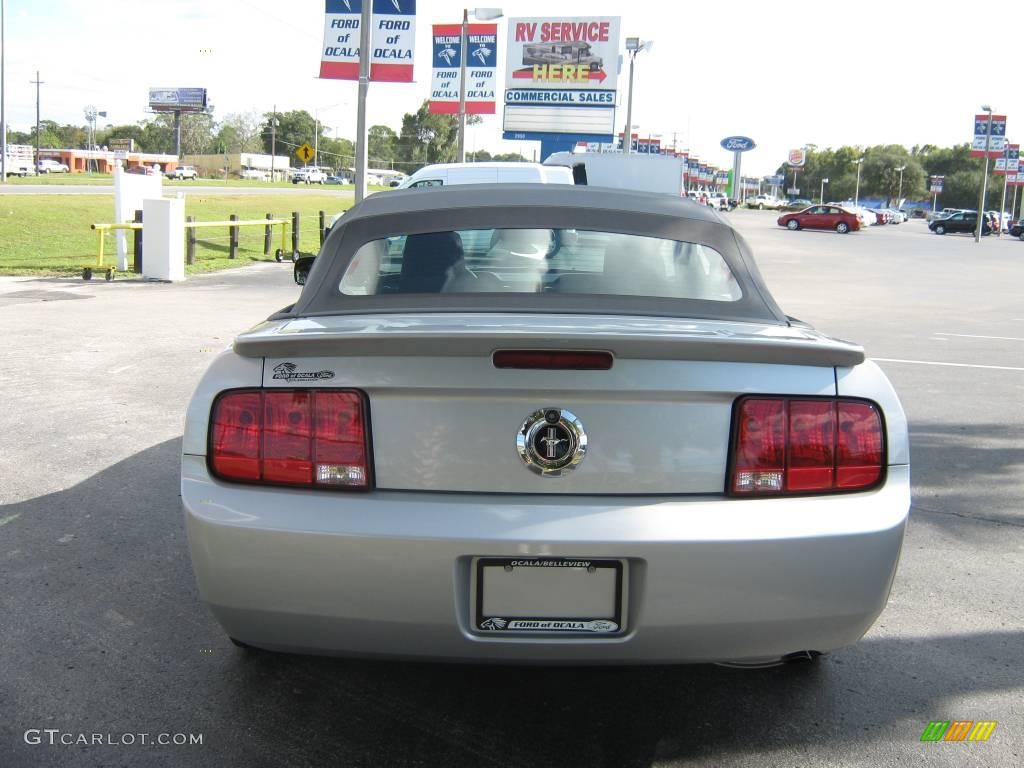2008 Mustang V6 Deluxe Convertible - Brilliant Silver Metallic / Dark Charcoal photo #4