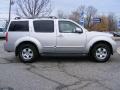 Silver Lightning Metallic - Pathfinder SE 4x4 Photo No. 6