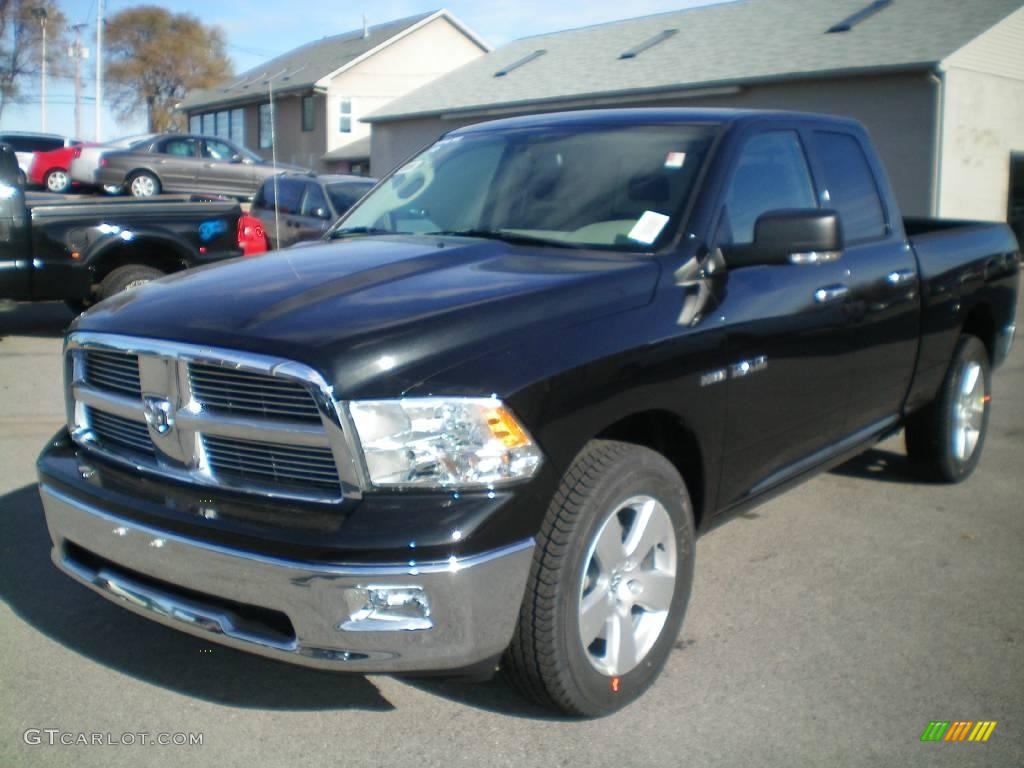 Brilliant Black Crystal Pearl Dodge Ram 1500