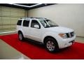 Avalanche White - Pathfinder LE Photo No. 1