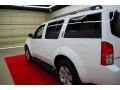 Avalanche White - Pathfinder LE Photo No. 9