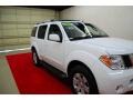 Avalanche White - Pathfinder LE Photo No. 14