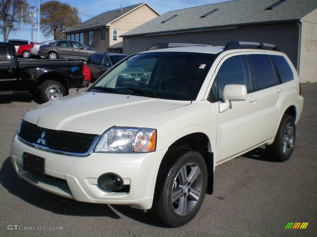 2010 Endeavor SE AWD - Dover White Pearl / Medium Brown photo #1