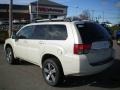 Dover White Pearl - Endeavor SE AWD Photo No. 8