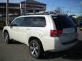 2010 Dover White Pearl Mitsubishi Endeavor SE AWD  photo #8