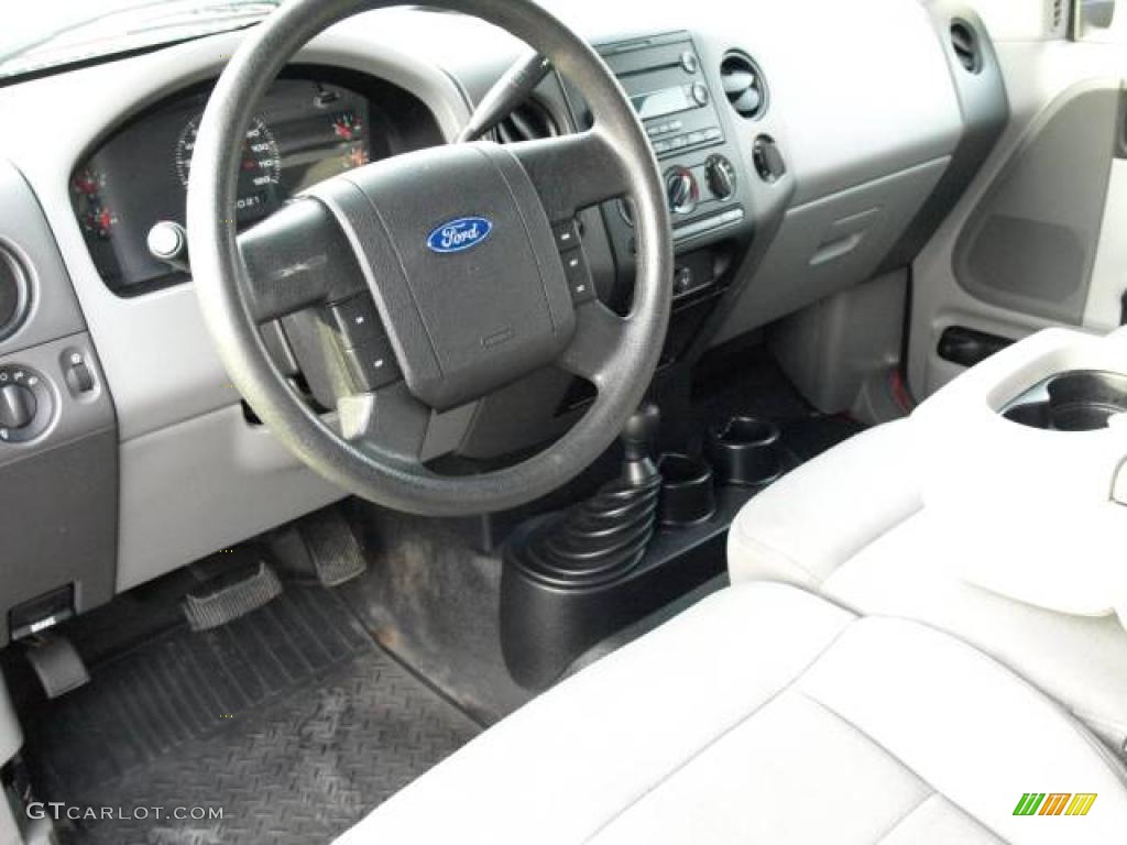 2005 F150 STX SuperCab 4x4 - Bright Red / Medium Flint Grey photo #8