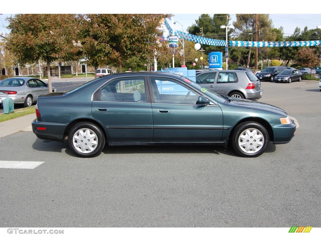 1997 Accord LX Sedan - Eucalyptus Green Pearl / Gray photo #2