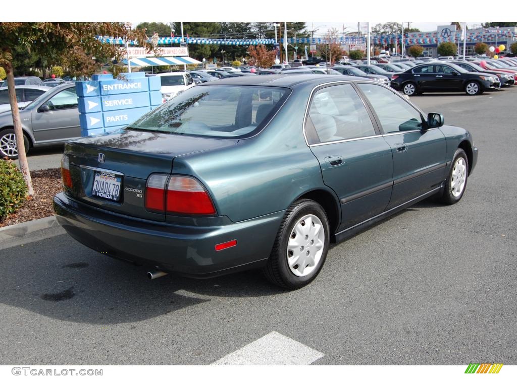1997 Accord LX Sedan - Eucalyptus Green Pearl / Gray photo #3