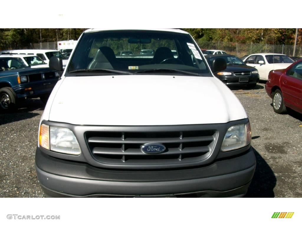 2002 F150 XL Regular Cab - Oxford White / Dark Graphite photo #2
