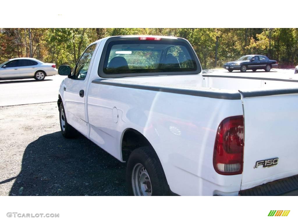 2002 F150 XL Regular Cab - Oxford White / Dark Graphite photo #4