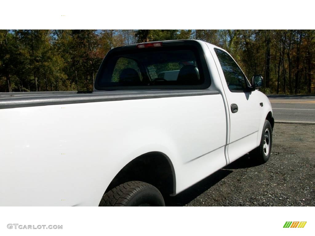 2002 F150 XL Regular Cab - Oxford White / Dark Graphite photo #5