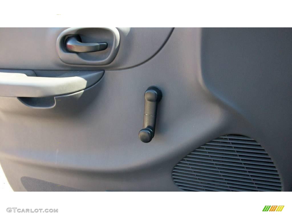 2002 F150 XL Regular Cab - Oxford White / Dark Graphite photo #12