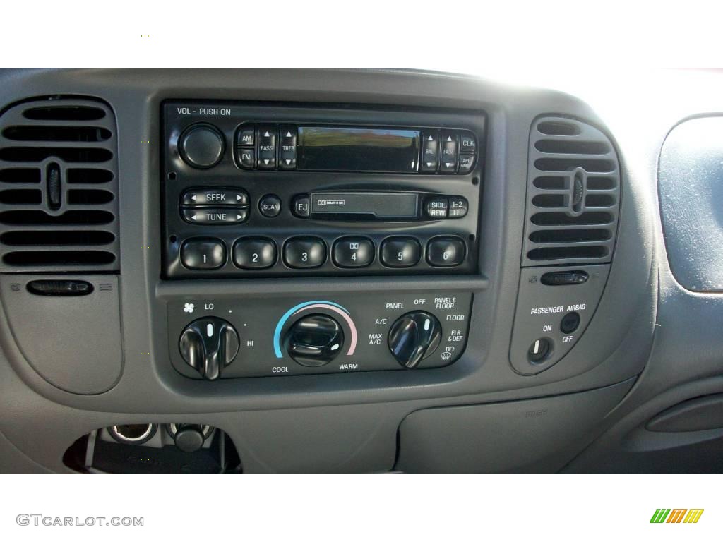 2002 F150 XL Regular Cab - Oxford White / Dark Graphite photo #15