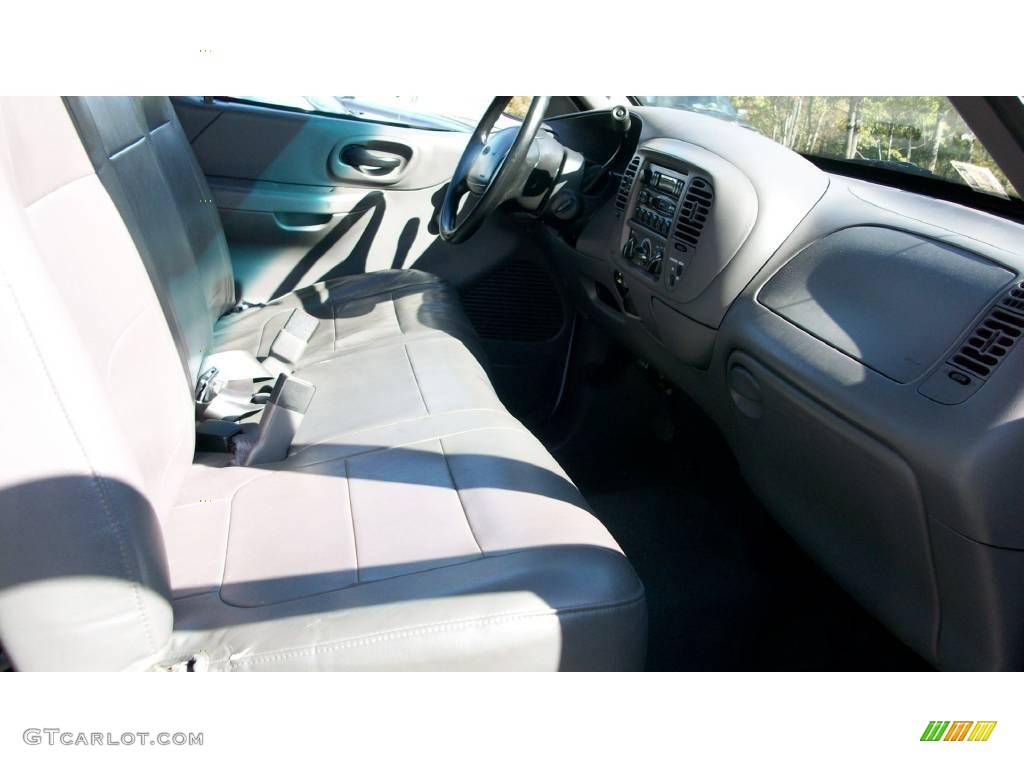 2002 F150 XL Regular Cab - Oxford White / Dark Graphite photo #16