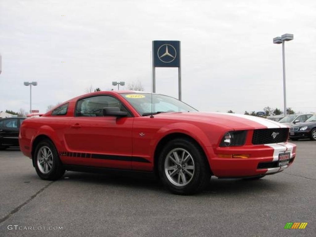 2005 Mustang V6 Premium Coupe - Torch Red / Dark Charcoal photo #3