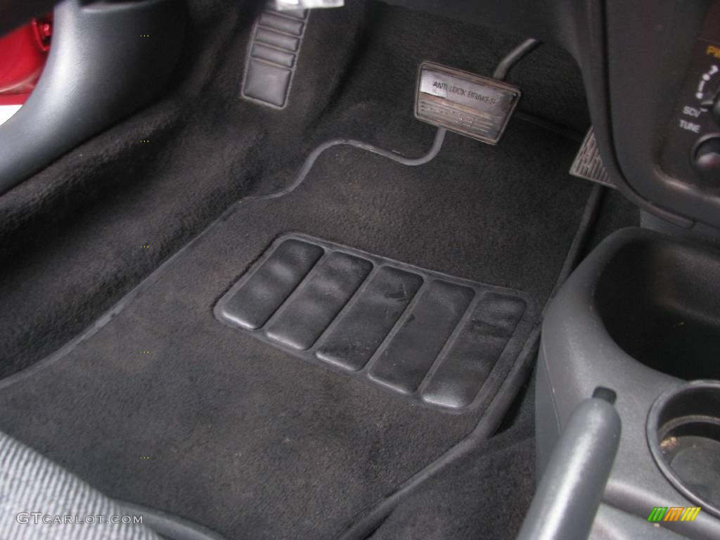 1999 Cavalier RS Coupe - Bright Red / Graphite photo #12