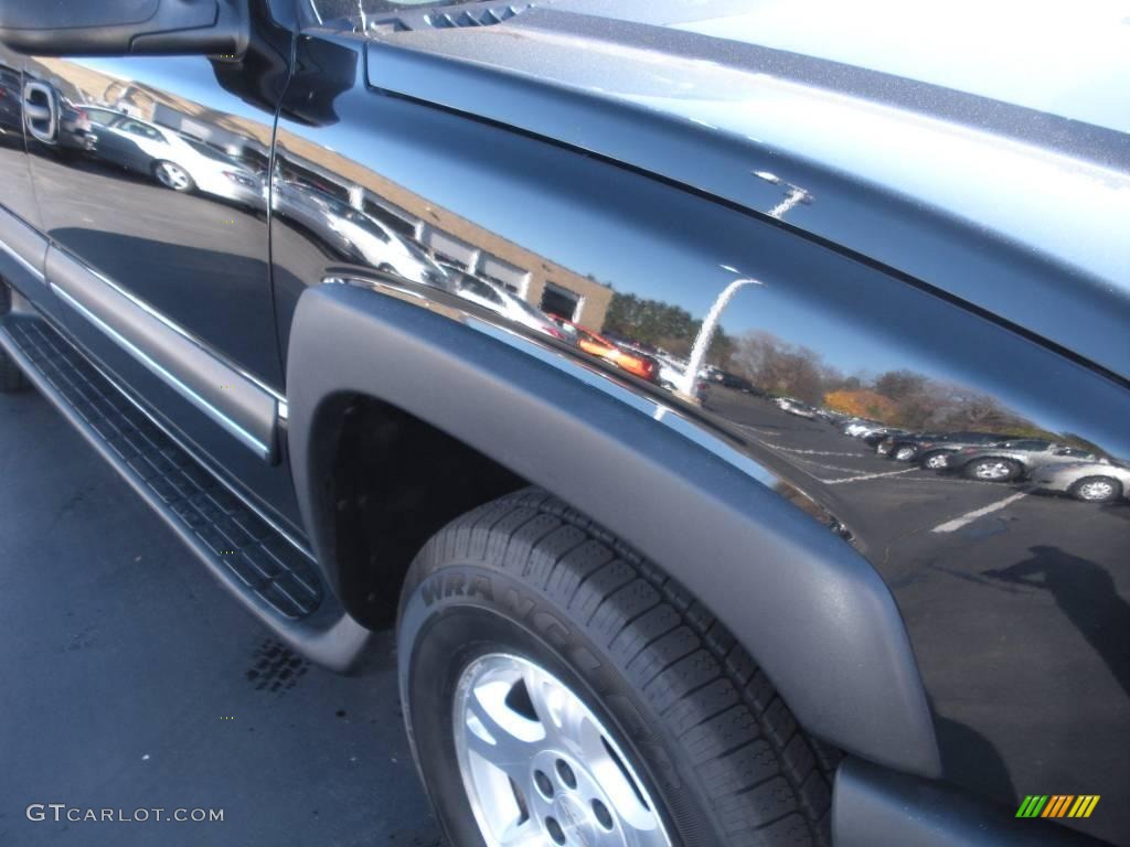 2003 Avalanche 1500 Z71 4x4 - Black / Dark Charcoal photo #4