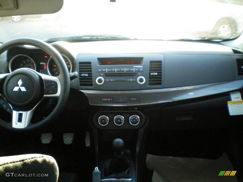 2010 Lancer Evolution GSR - Wicked White / Black Sport Fabric photo #25