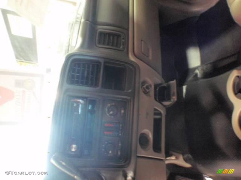 2003 Suburban 1500 LS - Indigo Blue Metallic / Gray/Dark Charcoal photo #5