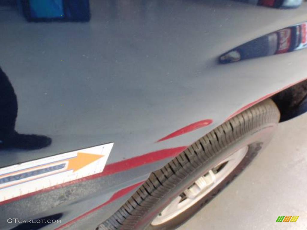 2003 Suburban 1500 LS - Indigo Blue Metallic / Gray/Dark Charcoal photo #17