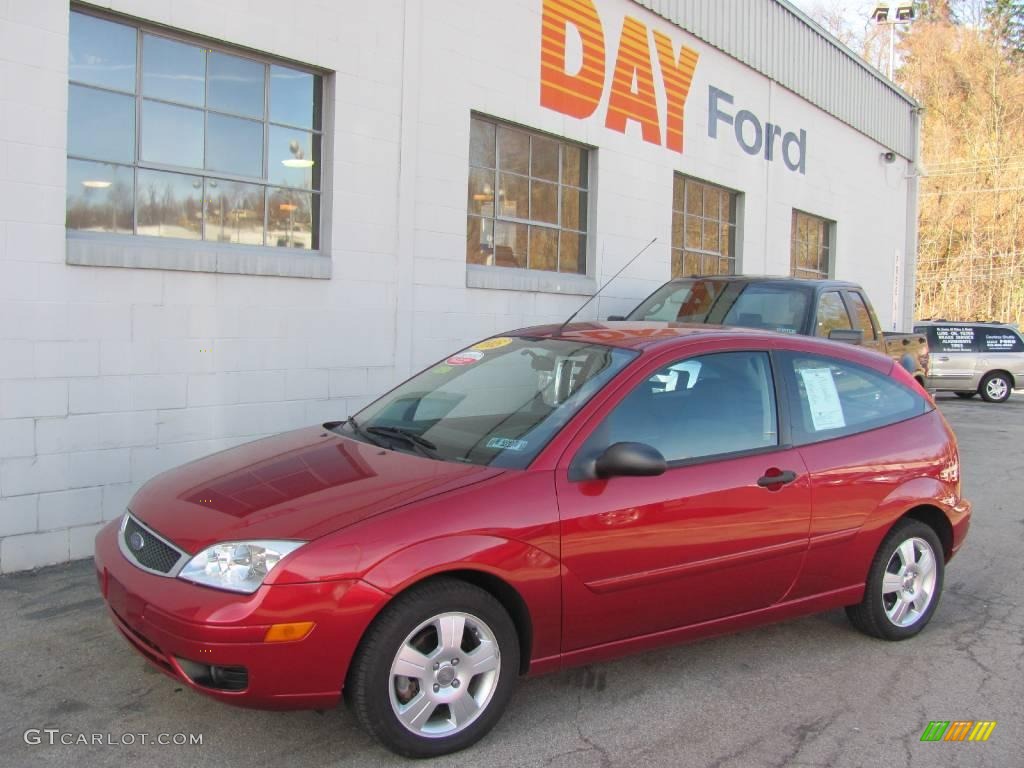 2005 Focus ZX3 SES Coupe - Sangria Red Metallic / Charcoal/Charcoal photo #1
