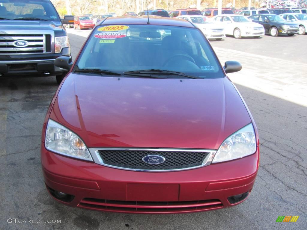 2005 Focus ZX3 SES Coupe - Sangria Red Metallic / Charcoal/Charcoal photo #4