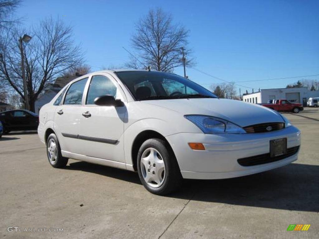 2000 Focus LX Sedan - Cloud 9 White / Medium Graphite photo #3