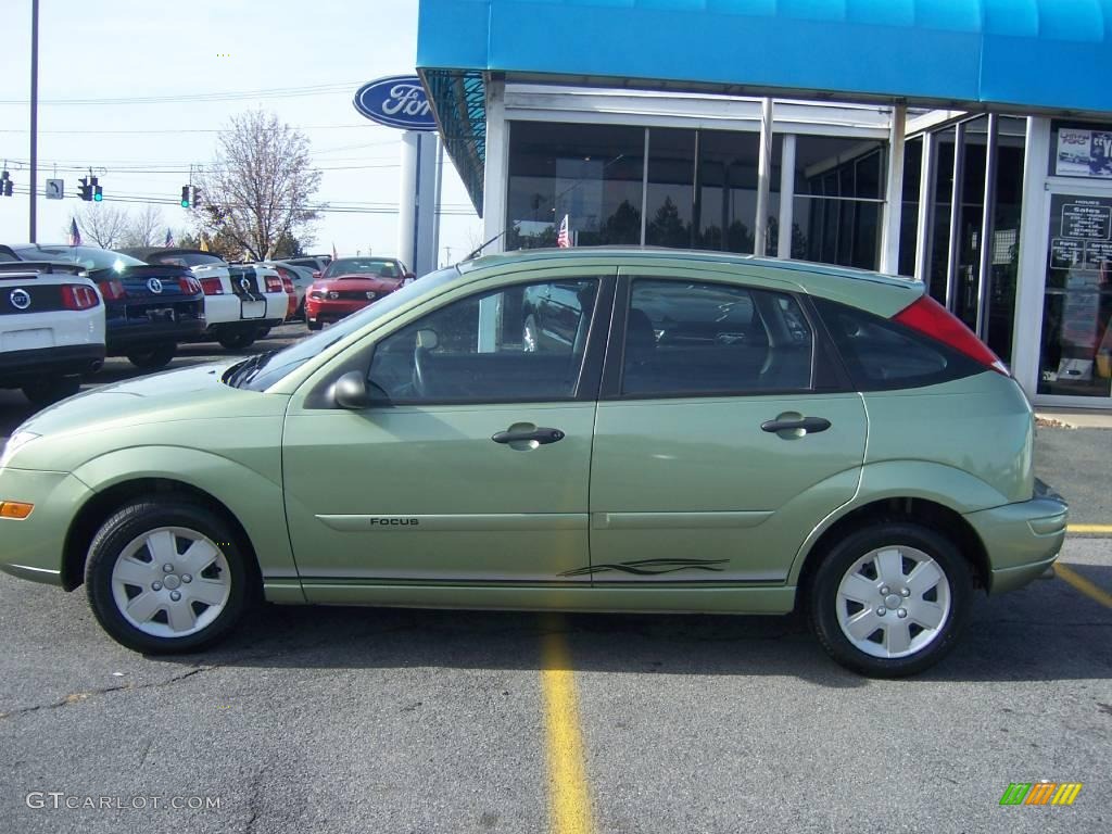 2007 Focus ZX5 SE Hatchback - Kiwi Green Metallic / Charcoal photo #1