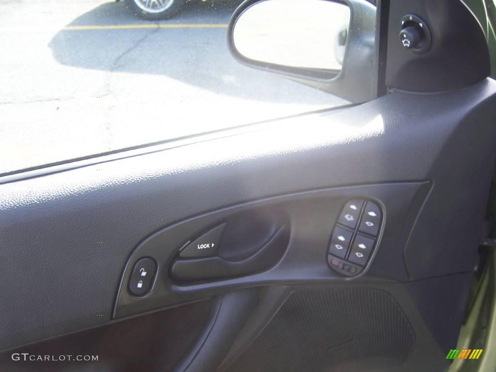 2007 Focus ZX5 SE Hatchback - Kiwi Green Metallic / Charcoal photo #7