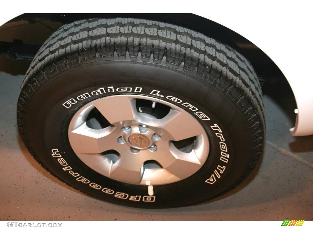 2009 Equator Premium Extended Cab - Glacier White / Graphite photo #22