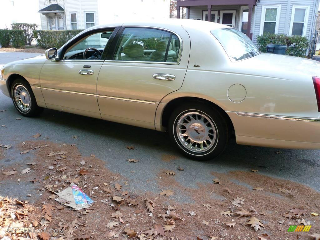 2002 Town Car Cartier - Ivory Parchment Pearl / Light Parchment photo #3