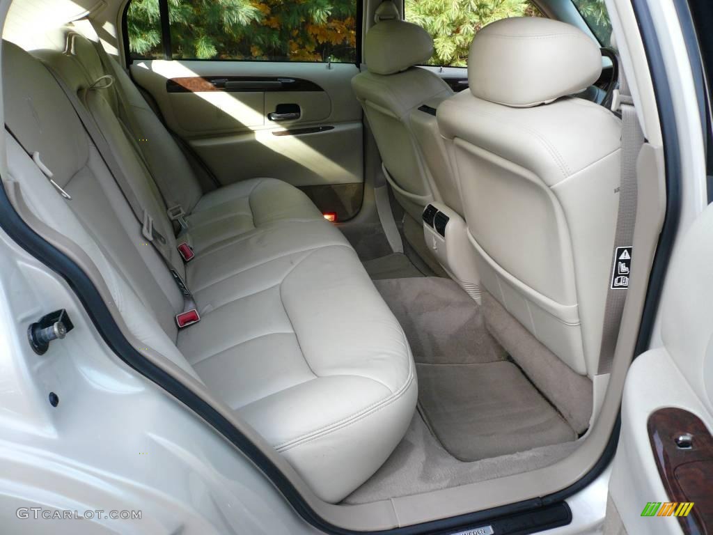 2002 Town Car Cartier - Ivory Parchment Pearl / Light Parchment photo #6